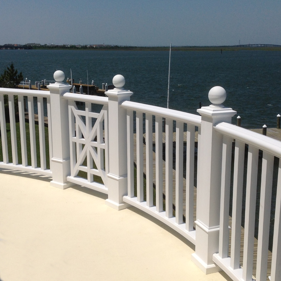 Curved deck with Select PVC railing and decorative balusters